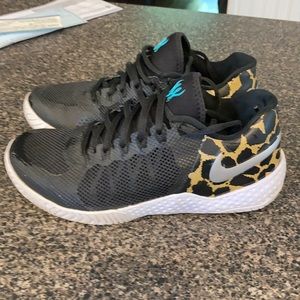 Nike women’s Cross Trainers